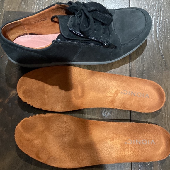 Vionic 7.5 Abigail women's  black tennis shoes with zippers weather resistant - Picture 13 of 13